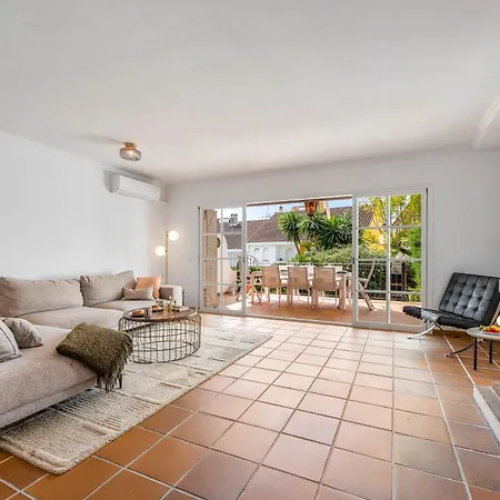 Sea View 4 Bdrm Townhouse W Pool & Cinema *