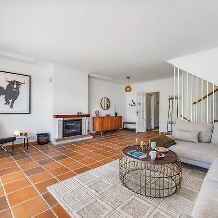 Sea View 4 Bdrm Townhouse W Pool & Cinema *